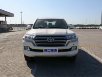 中档SUV性价比之王兰德酷路泽，相信大家都很熟悉了，平行进口车年度销量第一，作为一款硬派的，大排量的越野车，丰田酷路泽一直受到非常多消费