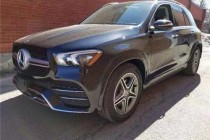 【进口车市】配置：2020款奔驰GLE450黑咖汽油3.0发动机362PS马力标配：自动泊车•停车雷达辅助•遥控车库门•方向盘加热•后交通预警•盲点提醒•气