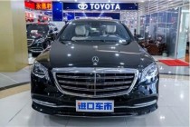 作为奔驰的顶级旗舰，奔驰S级几乎每一代车型都成为了经典，比如风靡90年代的虎头奔，时至今日依旧被许多车迷津津乐道。目前的奔驰S级已经是第十