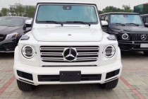 奔驰G级一直是最顶级的越野车，无论越野性能还是豪华程度都是处于金字塔顶端的水平。奔驰G550是个传奇的车型，一直坚守着硬派越野车的身份，方盒...