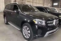 奔驰GLS450从外观看，恐怕您很难想象它内饰的豪华与舒适，只有亲自乘驾后，才可以感受它为您带来的重重惊喜，和其他SUV无法比拟的舒适感。强壮的