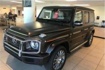 奔驰G550它是力量与野性的象征，同时也是可靠与耐用的代名词。奔驰G系列是硬派越野车界的常青树，相对于悍马、JEEP，或多或少在走下坡路，可是奔