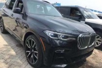 当你第一眼看到这台宝马X7，真的会被它霸气的外观所吸引。全新2019款宝马X7作为一款大型SUV，作为宝马的旗舰级产品，它自然要配备宝马最大的双肾进...