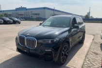 宝马汽车有着卓越的品质和其优秀的品牌影响力，在市场一直处在人们向往的位置，最新消息透露，宝马X7的量产版本已经上市，新车将会搭载X5的越野