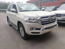 【进口车市】配置:19款丰田酷路泽4000八气底挂摇启价格:颜色:白米黑米品名:巡洋舰可上京牌库位:车秒通一库状态:现车配置:底挂8气囊摇启18铝轮氙灯LED