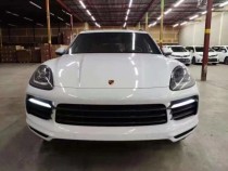 【进口车市】保时捷卡宴身上有着许多突出的进步，令人实在佩服保时捷的创造力。卡宴和传统的SUV车型有些不同，毕竟是一款出自“保时捷”之手的